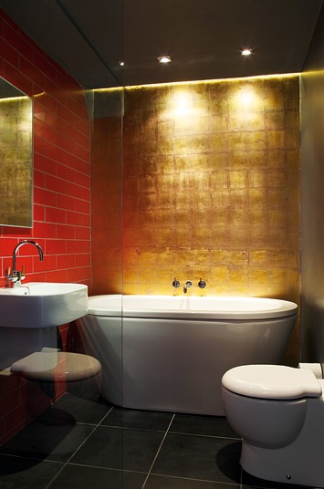 WCHousebathroom_2303906k.jpg